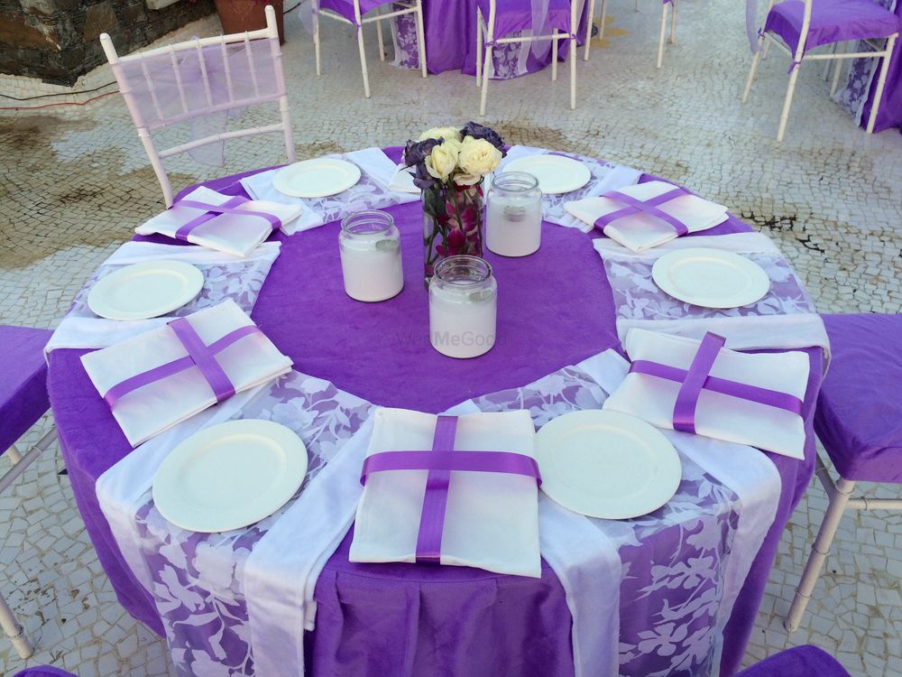 Photo of Table decor in purple and white