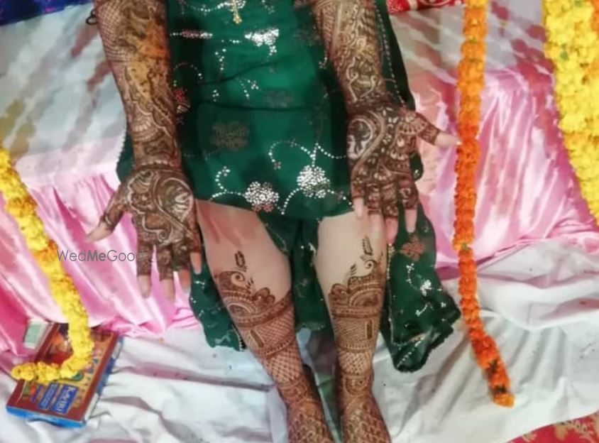 Divyanshi Mehendi Artist