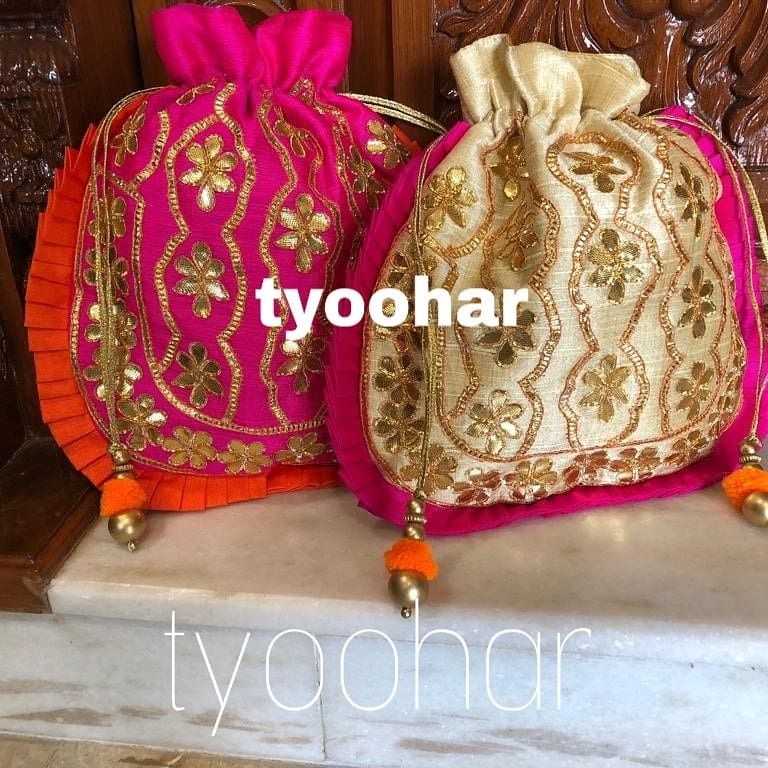 Photo By Tyoohar - Trousseau Packers