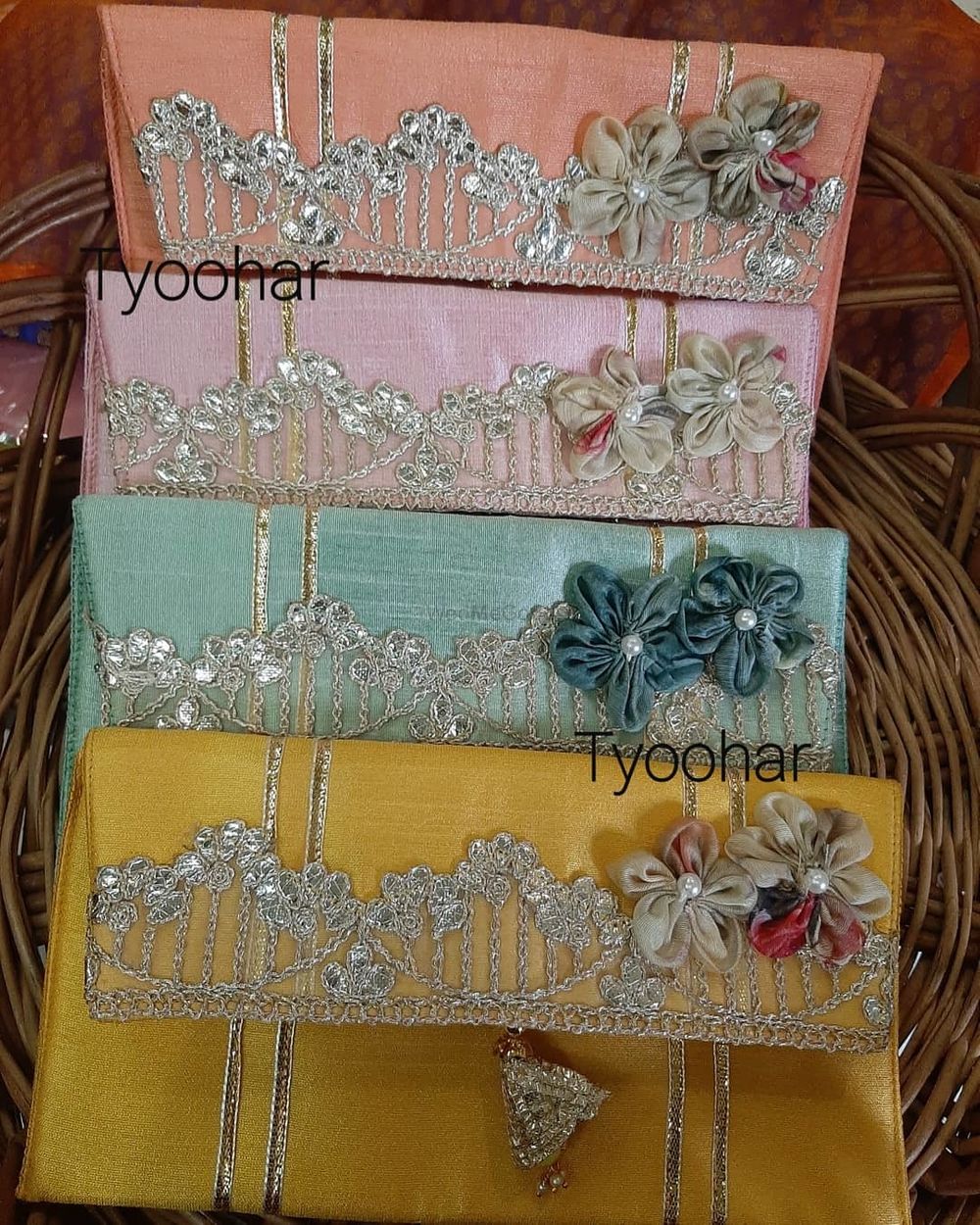 Photo By Tyoohar - Trousseau Packers