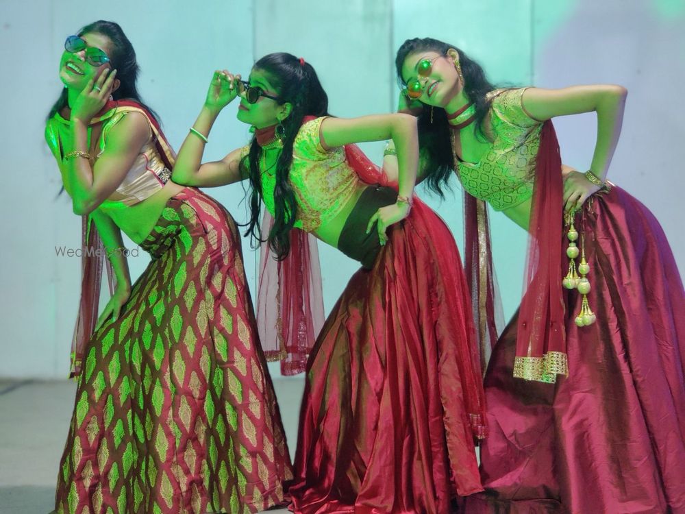 Photo By Sizzable School of Dance - Sangeet Choreographer