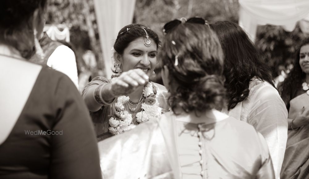 Photo By Living Pixels by Ankit Preksha Photography - Photographers