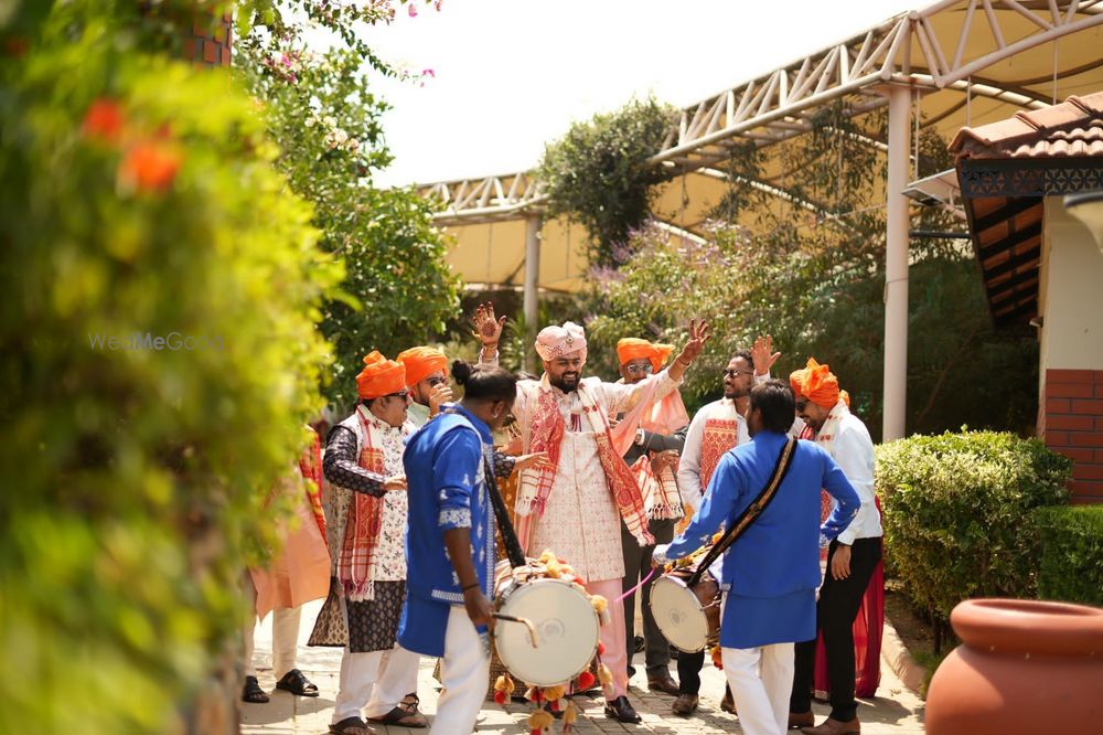 Photo By Living Pixels by Ankit Preksha Photography - Photographers
