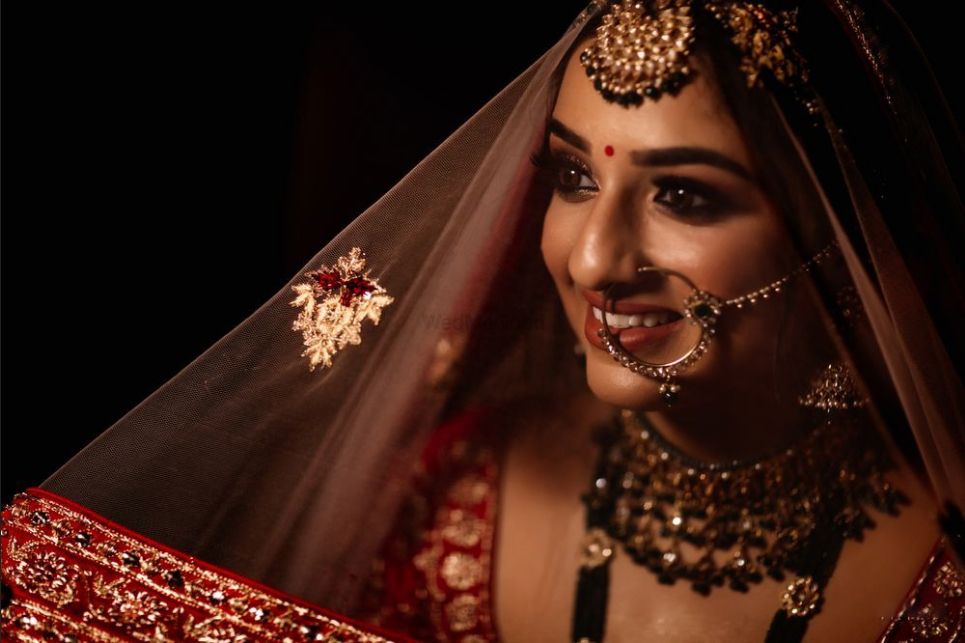Photo of Bride in veil shots