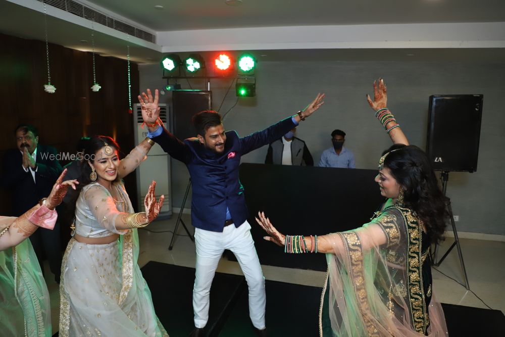 Photo By Thumak Twins - Sangeet Choreographer