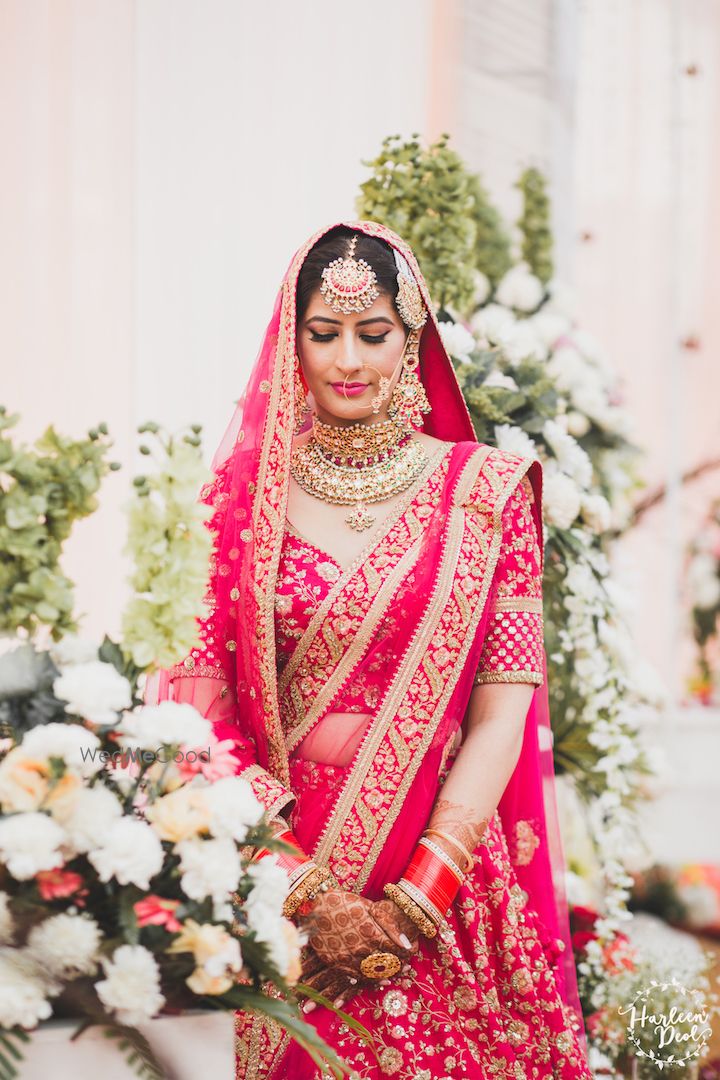 Photo of Bride in red Sabyasachi lehenga and matching jewellery