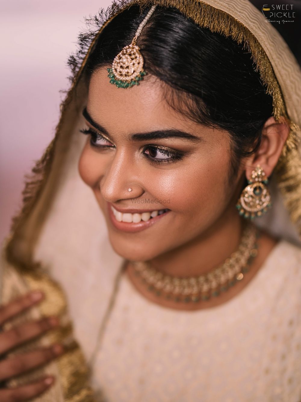 Dark Green Wedding Photoshoot & Poses Photo Bridal makeup