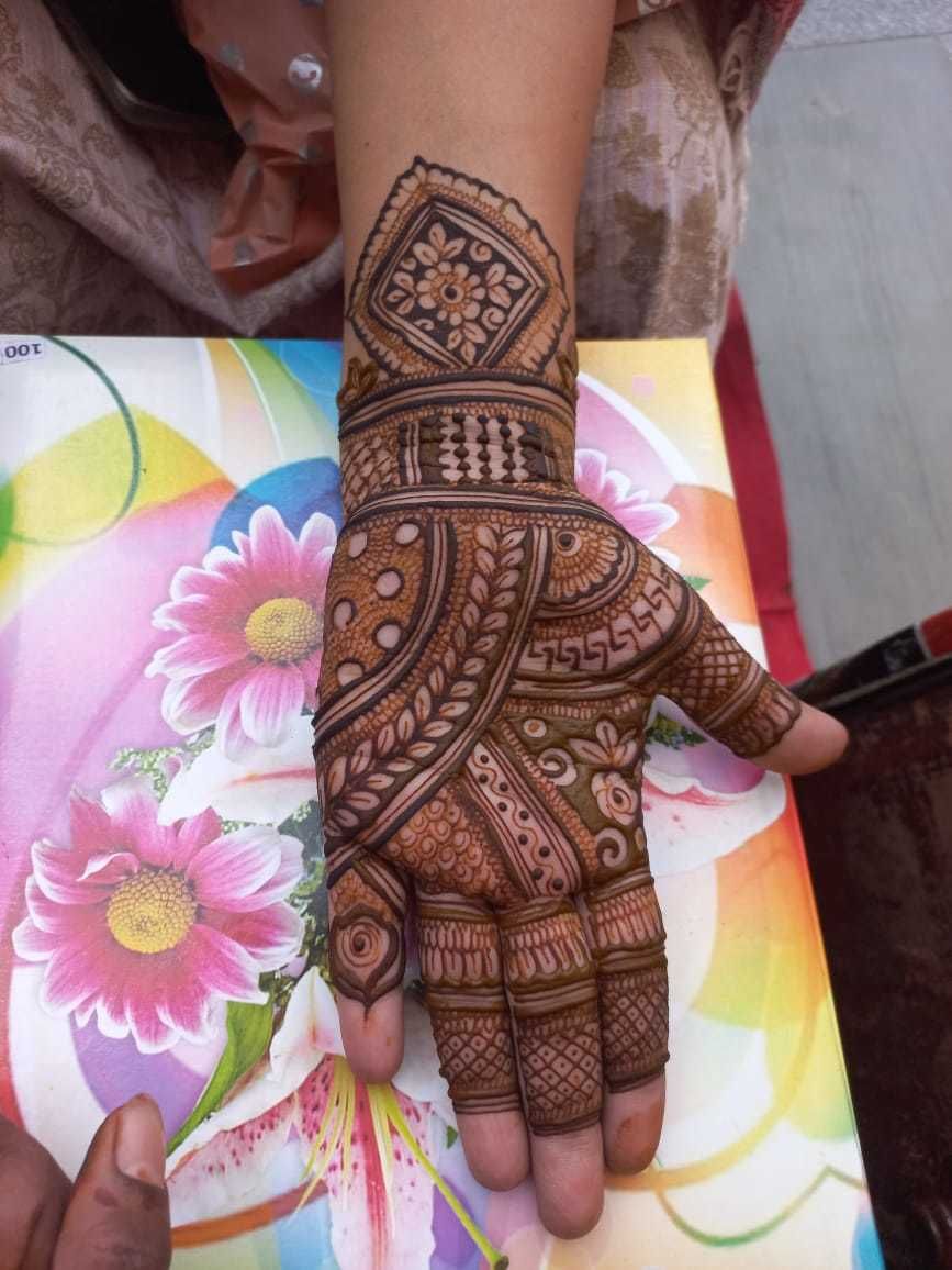 Photo By Ravi Mehandi Art - Mehendi Artist