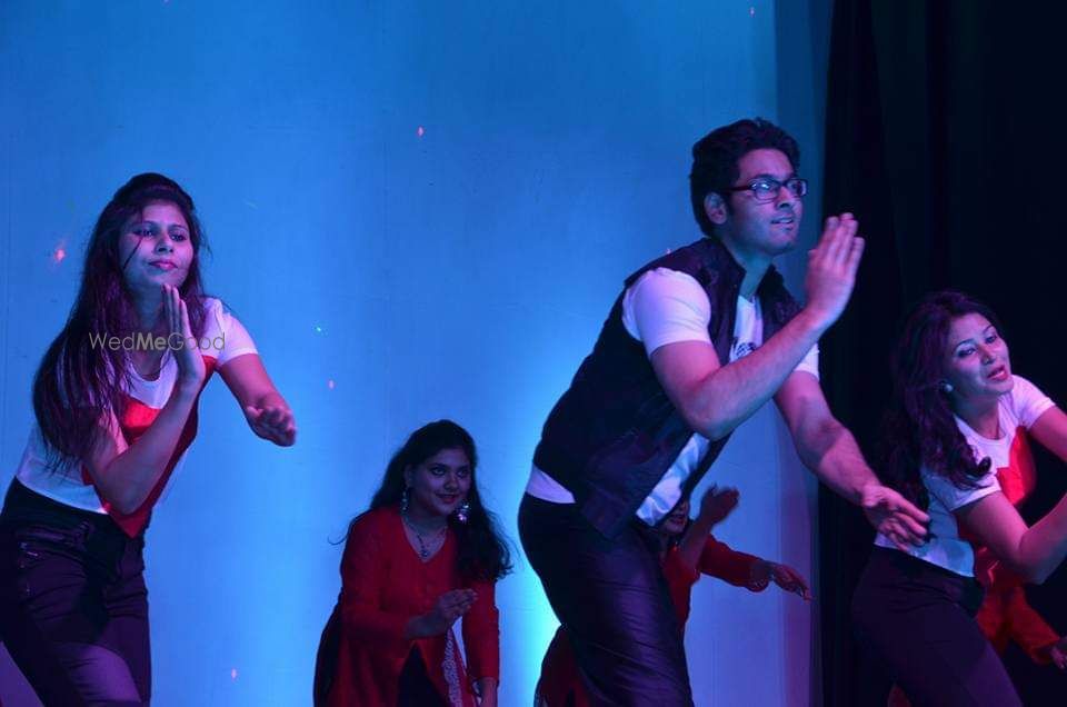 Photo By Dance With Me Academy - Sangeet Choreographer