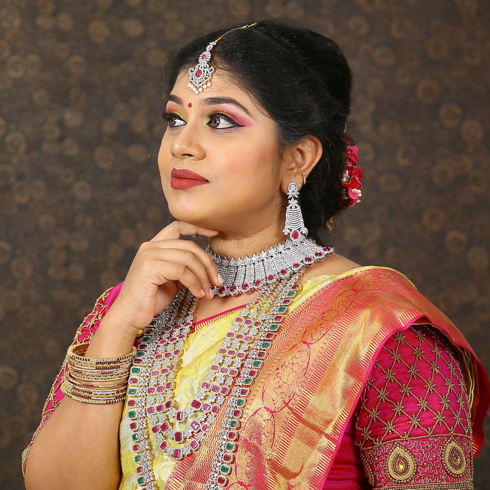 Photo By Apsara Beauty n Fashion - Bridal Makeup