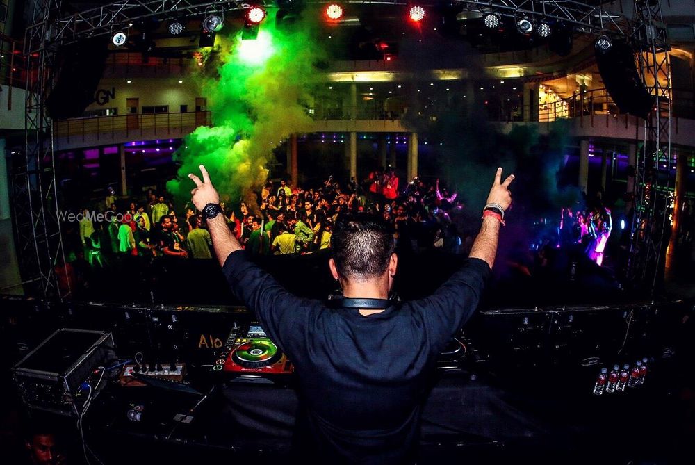 Photo By Tron3 - DJs
