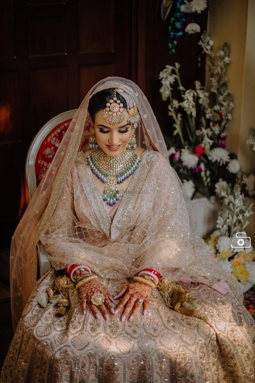 Photo of Two toned bridal jewellery with blush pink lehenga
