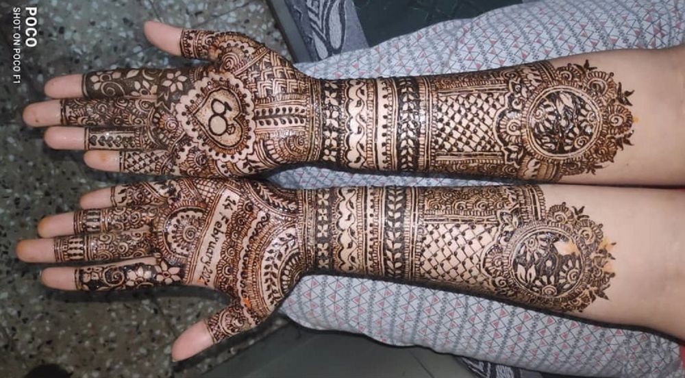 Ravali Mehendi Designer