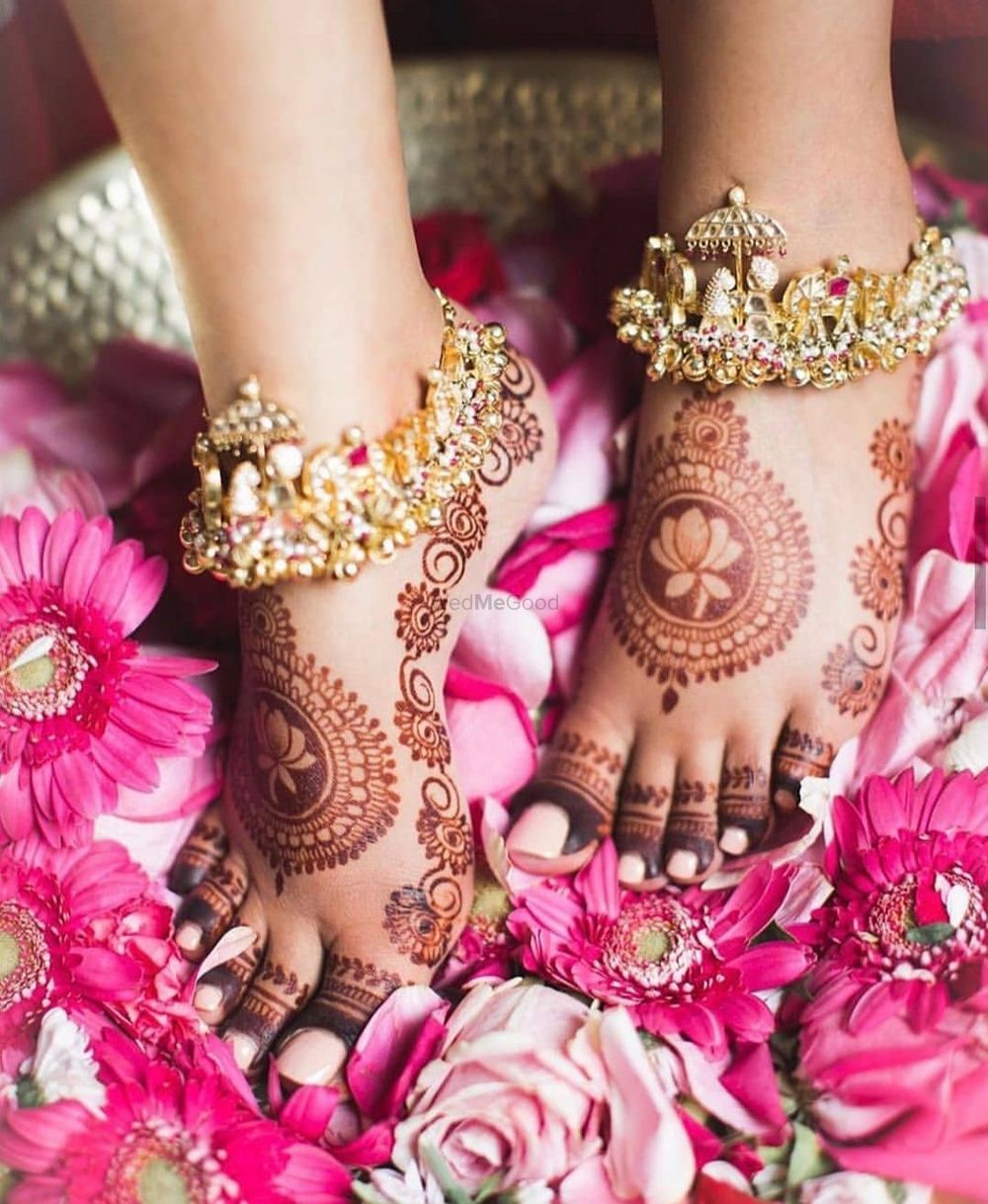 Photo of A simple feet mehndi design