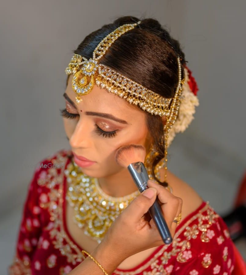 Photo By Neeru Tiwari Makeovers - Bridal Makeup