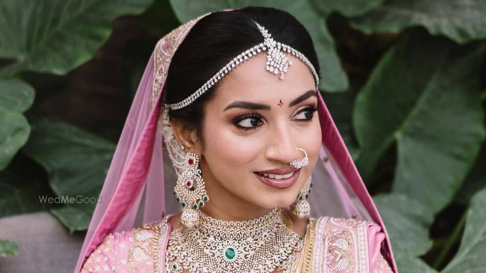 Dharas Makeup