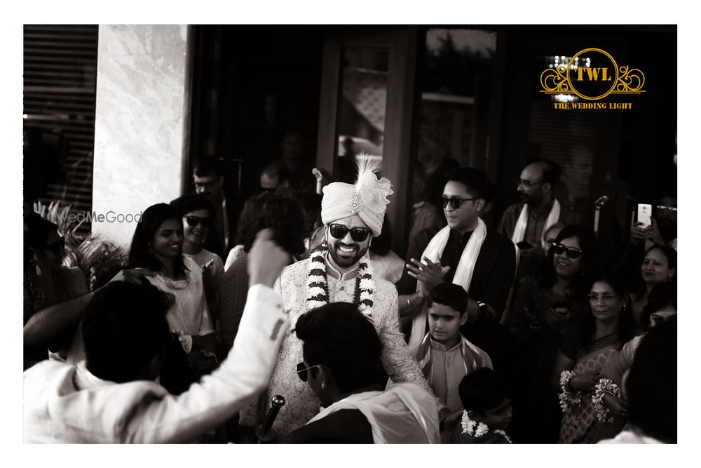 Photo By The Wedding Light - Photographers