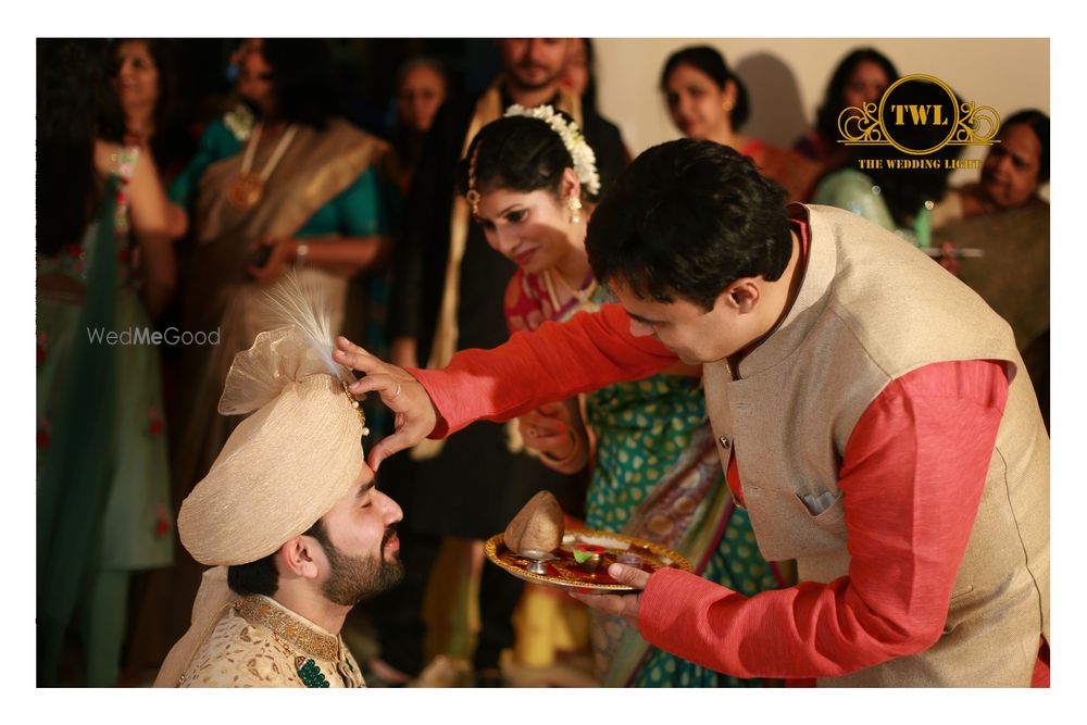 Photo By The Wedding Light - Photographers