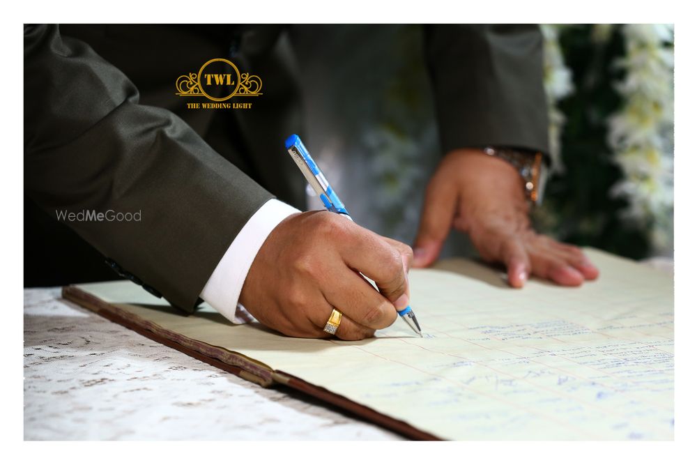 Photo By The Wedding Light - Photographers