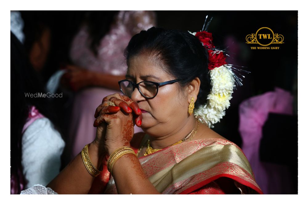 Photo By The Wedding Light - Photographers