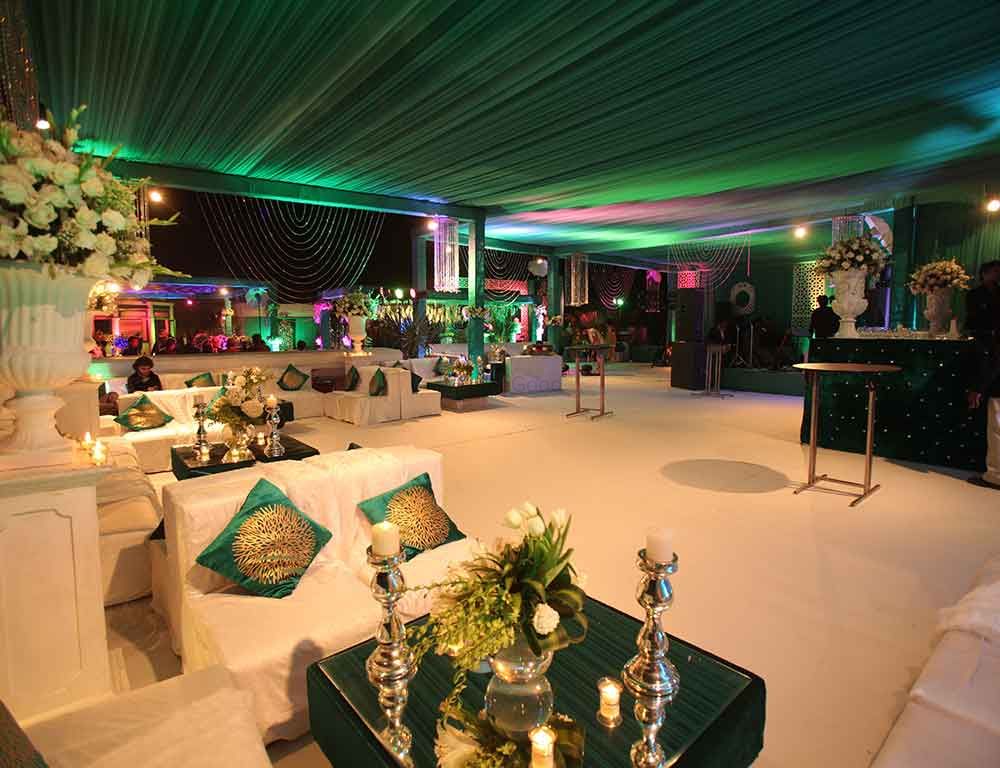 Photo of green and gold theme