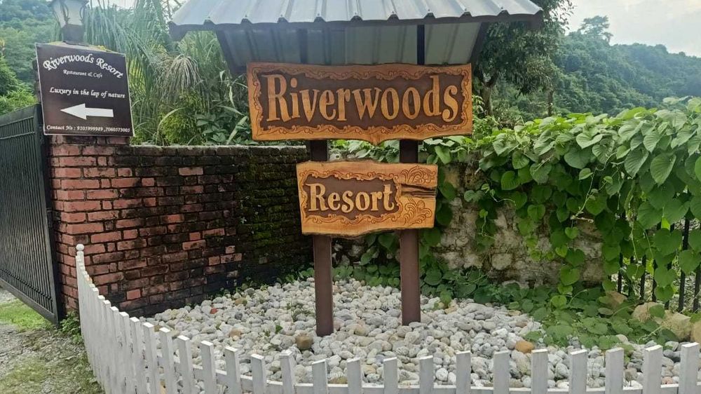 Riverwoods Resort n Restaurant