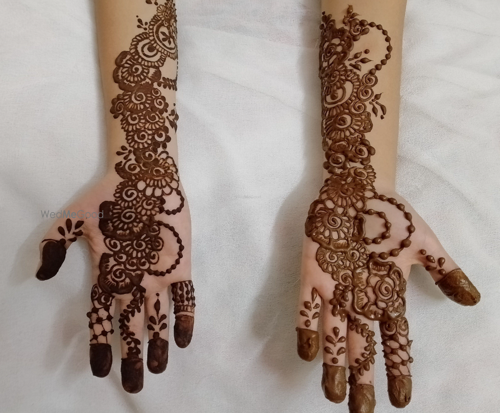 Siddhika Kadam Mehendi Artist