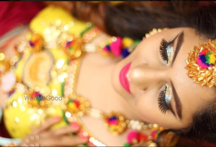 Photo By Makeovers by Niharika - Bridal Makeup
