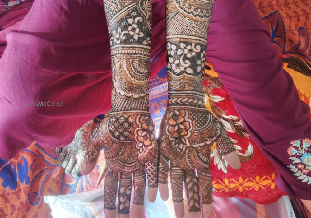 Sana Mehendi Artist