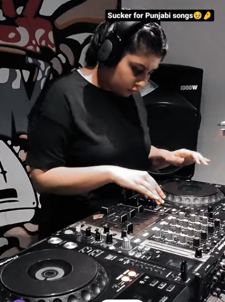 Photo By Dj Janvi - DJs