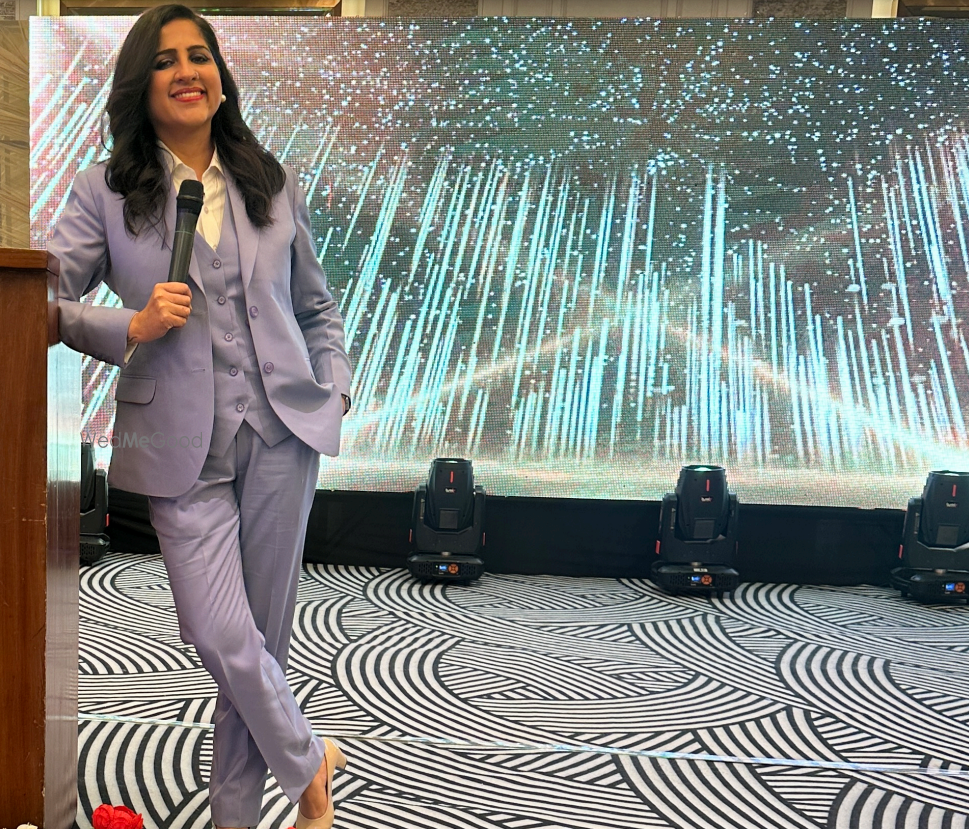 Anchor Shivani Kharbanda