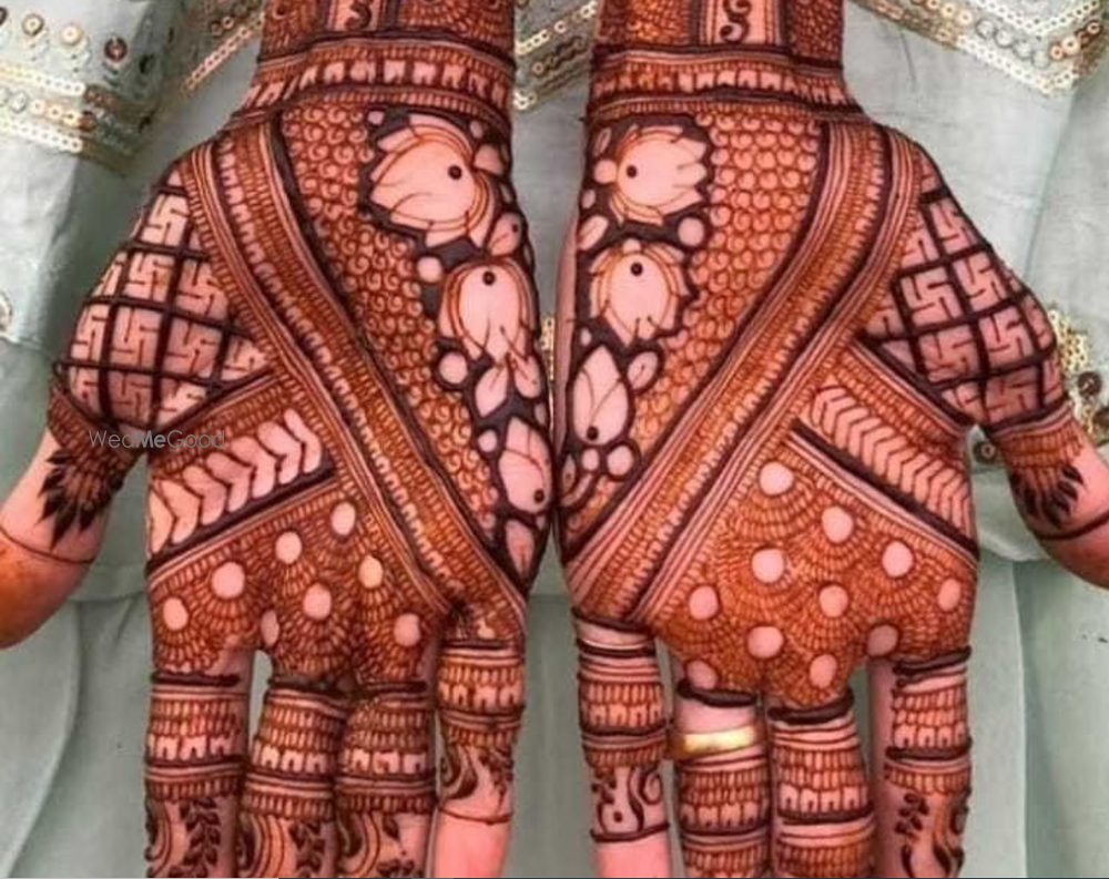 Hasti's Mehendi Art