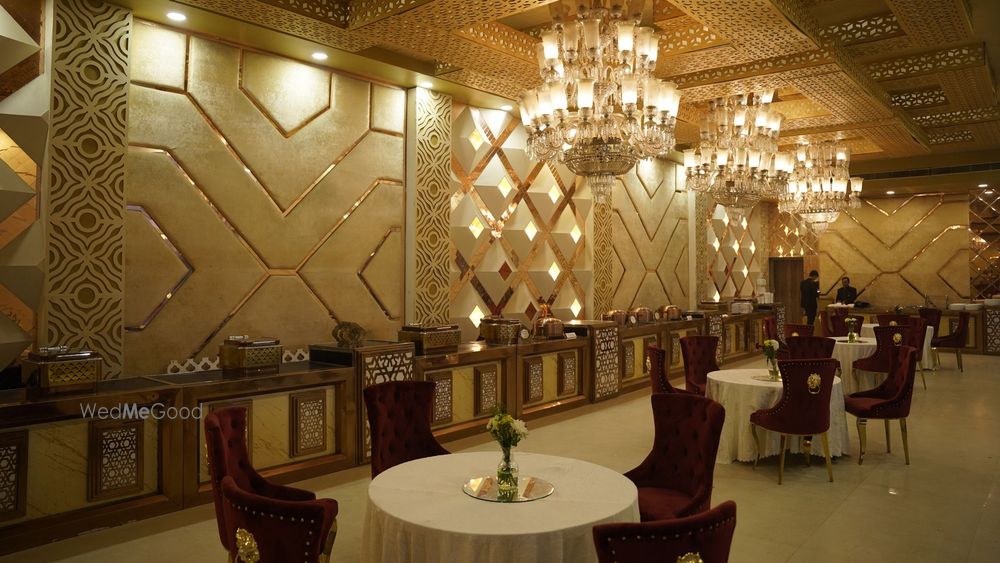 The Colors, Banquet Hall