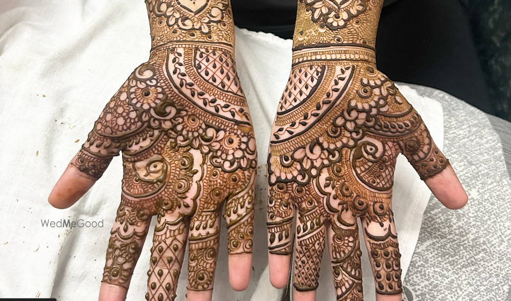 Tanu Mehndi Artist