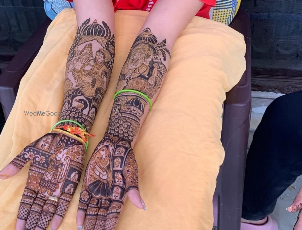 Vicky Mehandi Artist