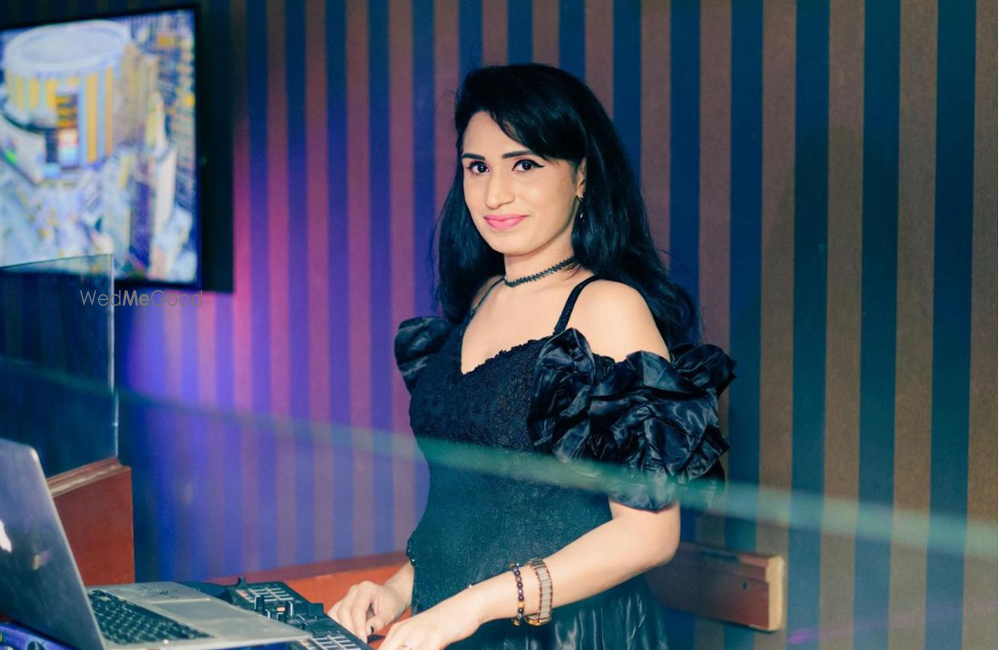 DJ Siona