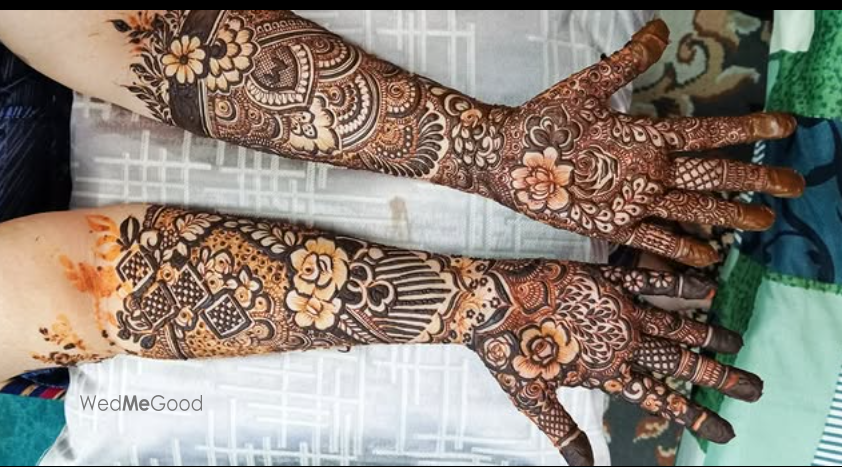 Sana Mehendi Artist