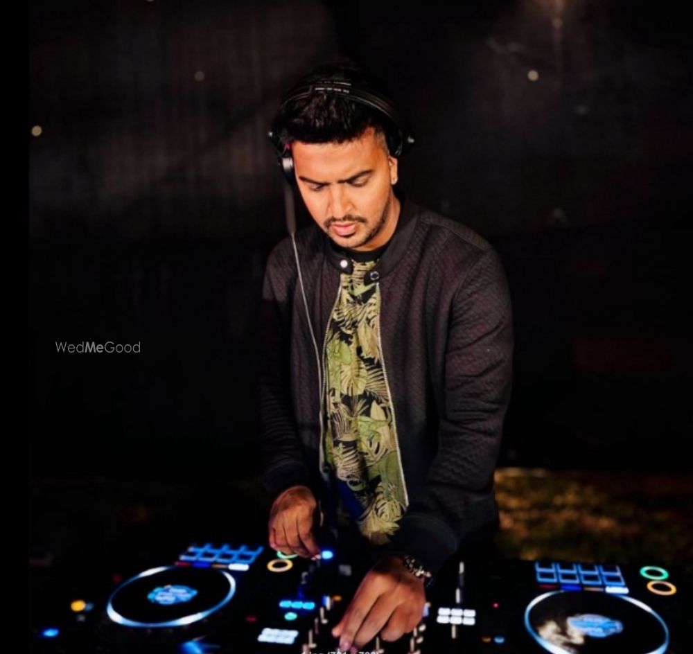 DJ Vicky