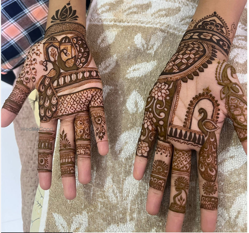 Amrita Mehandi Artist