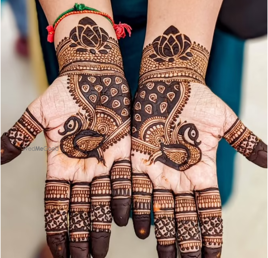 Aval Mehendi Artist