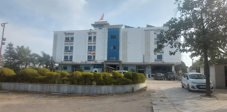 Royal Paras Hotel
