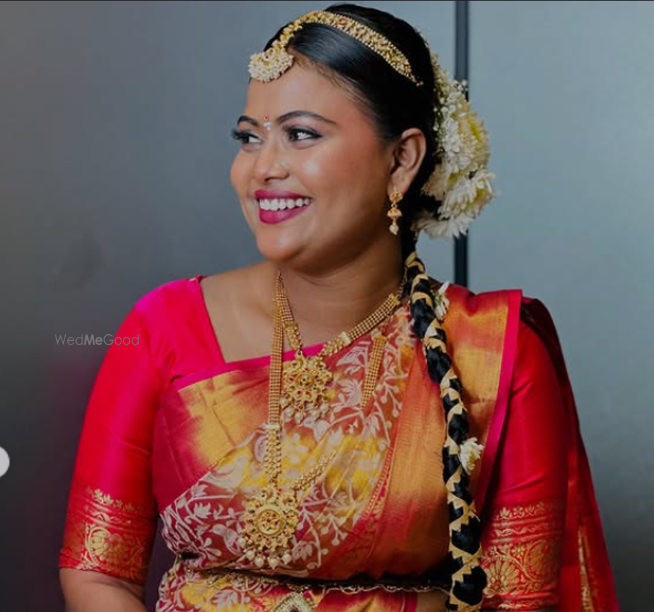 Lakmé Salon Adajan