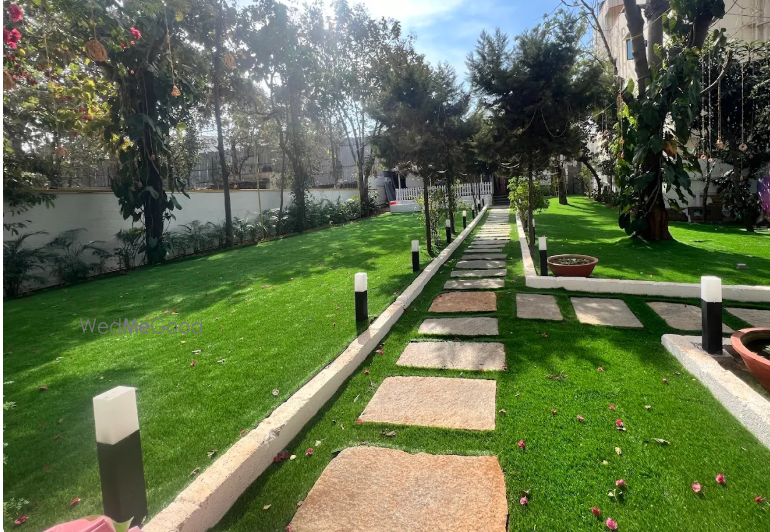 Earthen Courtyard
