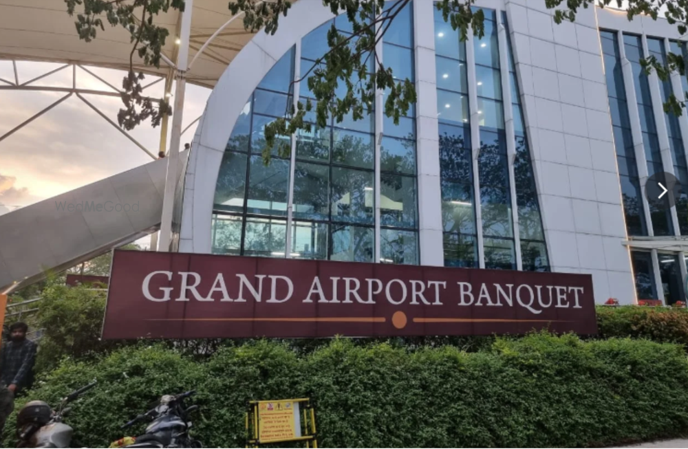 Grand Airport Banquet