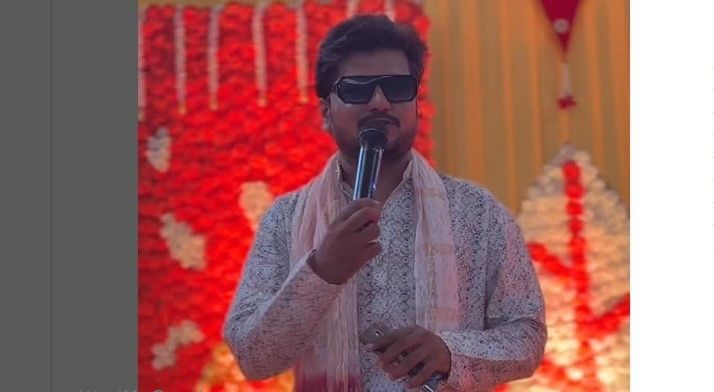 Anchor Lokesh Kumavat