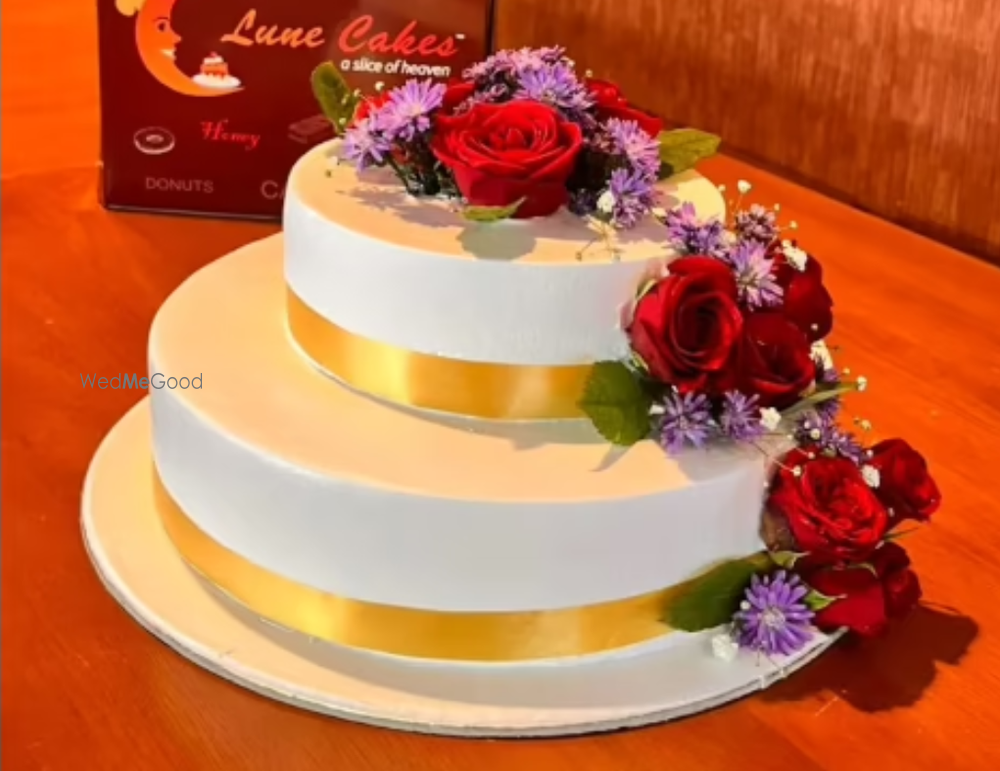 Lune Cakes