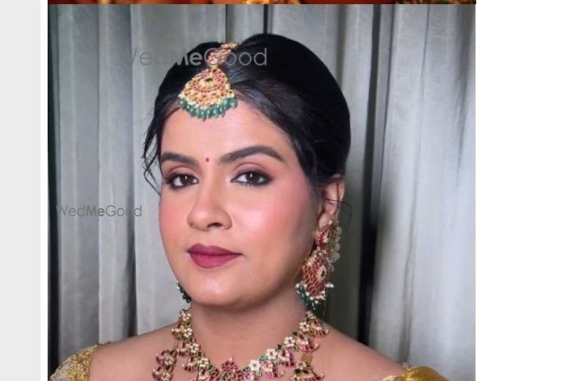 Rosh Makeup and Hair