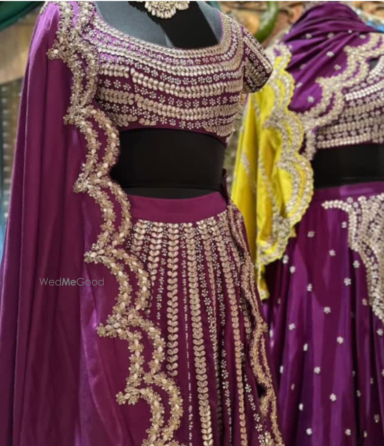 Gulabii Dor by Rekha