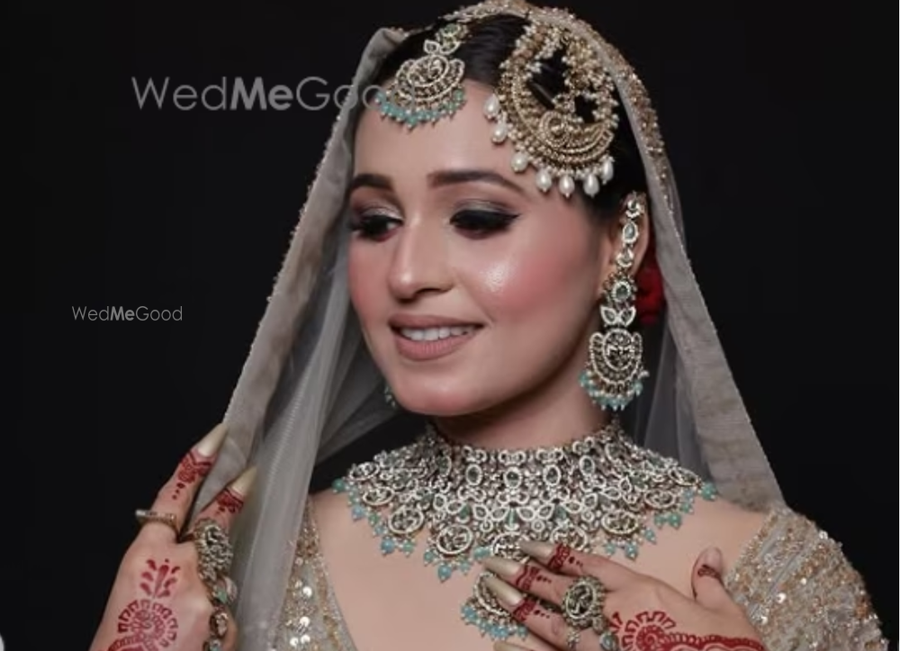 Shruti Does Makeup