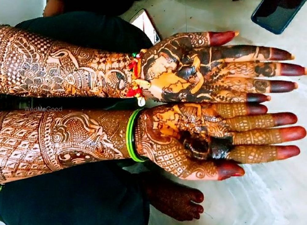 Swarnkaar Sisters Mehandi Artist